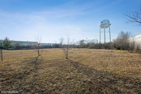 620 Center Ave, Carol Stream, IL 60188