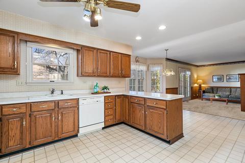 137 E Vallette St, Elmhurst, IL 60126 photo 14