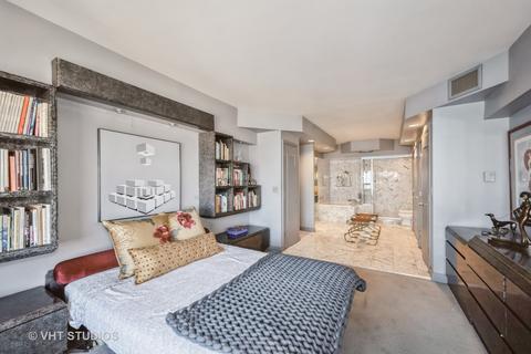 175 E Delaware Pl #8604, Chicago, IL 60611 photo 9