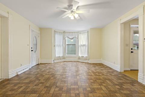 638 Grace St, Elgin, IL 60120 photo 4