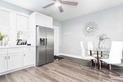 10641 S Champlain Ave, Chicago, IL 60628 photo 8