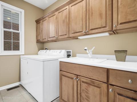 6424 Emerald Ct, Willowbrook, IL 60527 photo 17