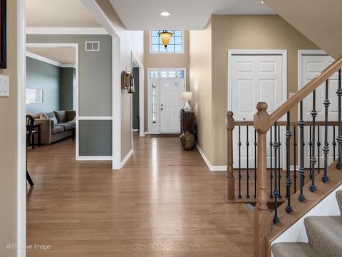 6424 Emerald Ct, Willowbrook, IL 60527 photo 3