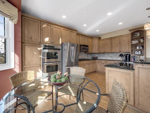 6424 Emerald Ct, Willowbrook, IL 60527 photo 9