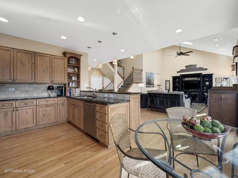 6424 Emerald Ct, Willowbrook, IL 60527 photo 10
