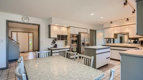 3865 Bernay Ln, Hoffman Estates, IL 60192 photo 15
