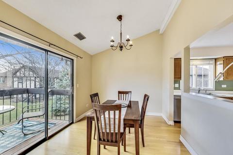 211 Stanhope Dr #D, Willowbrook, IL 60527 photo 8