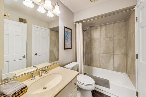 211 Stanhope Dr #D, Willowbrook, IL 60527 photo 14
