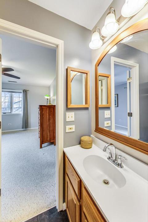 211 Stanhope Dr #D, Willowbrook, IL 60527 photo 18
