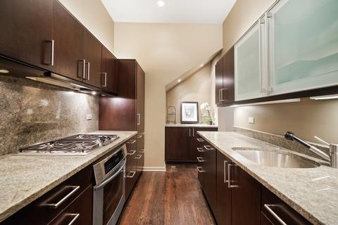 80 Elm St #2, Chicago, IL 60611 photo 2
