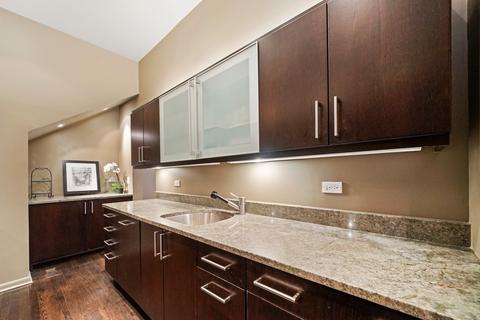 80 Elm St #2, Chicago, IL 60611 photo 3