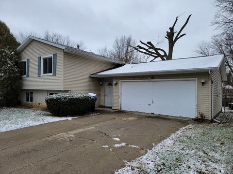 8 Yew Ct, Bloomington, IL 61701 photo 2