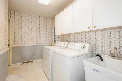 2030 Creekside Dr, Wheaton, IL 60189 photo 8