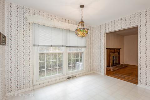 2030 Creekside Dr, Wheaton, IL 60189 photo 5