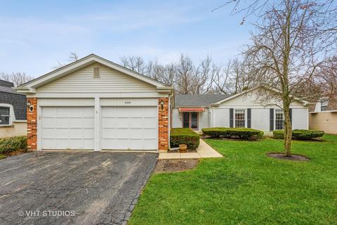 2030 Creekside Dr, Wheaton, IL 60189 photo 2