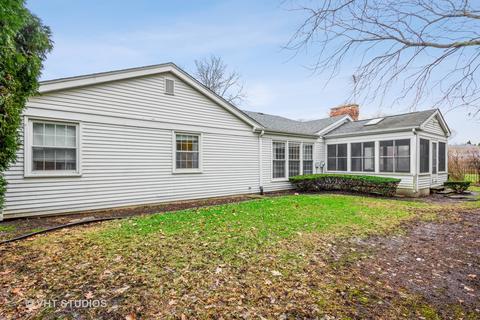 2030 Creekside Dr, Wheaton, IL 60189 photo 3