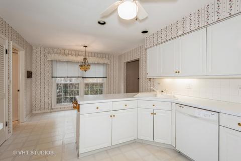 2030 Creekside Dr, Wheaton, IL 60189 photo 7