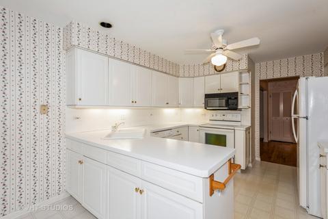 2030 Creekside Dr, Wheaton, IL 60189 photo 6