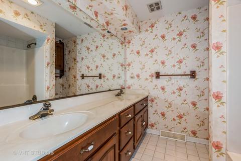 2030 Creekside Dr, Wheaton, IL 60189 photo 18