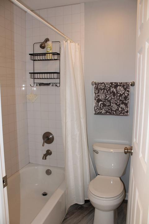 40 Creekside Cir #D, Elgin, IL 60123 photo 24