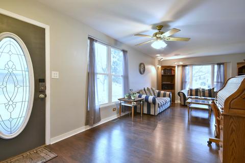 1045 Chelsea Dr, Bartlett, IL 60103 photo 3