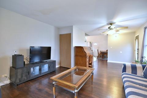 1045 Chelsea Dr, Bartlett, IL 60103 photo 8