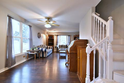 1045 Chelsea Dr, Bartlett, IL 60103 photo 4