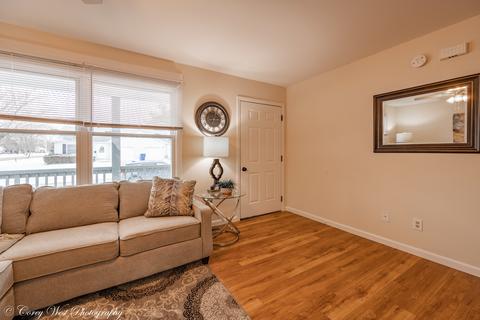 202 Chamberlain Dr, Dekalb, IL 60115 photo 3