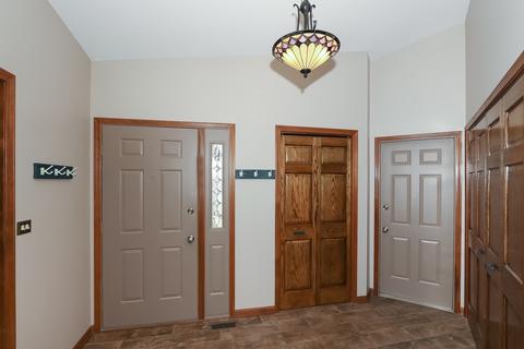 1680 Pebble Beach Dr, Hoffman Estates, IL 60169 photo 3