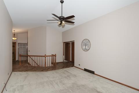 1680 Pebble Beach Dr, Hoffman Estates, IL 60169 photo 7