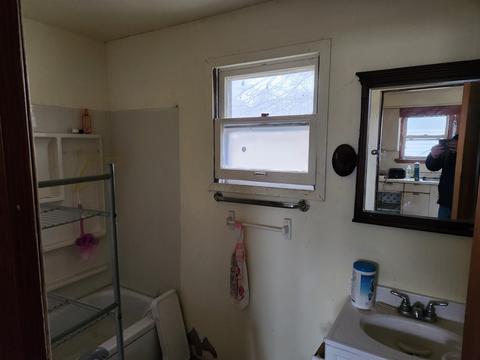 910 Painter St, Streator, IL 61364 photo 4