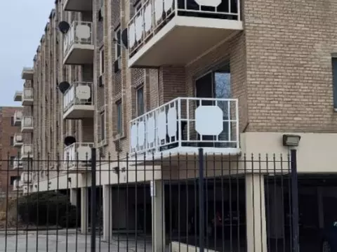 2772 E 75th St #4BS, Chicago, IL 60649