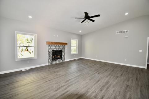 204 Eldon Dr, Downs, IL 61736 photo 8