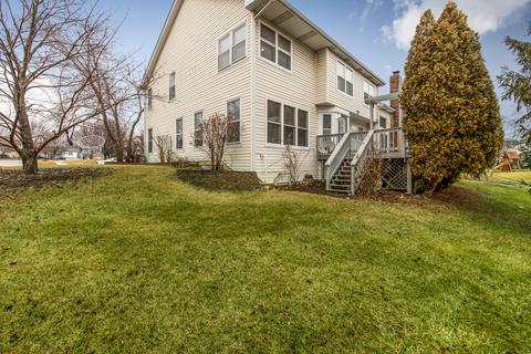915 Harmon Blvd, Hoffman Estates, IL 60169 photo 2