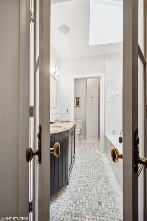 22 E Division St #2, Chicago, IL 60610 photo 25