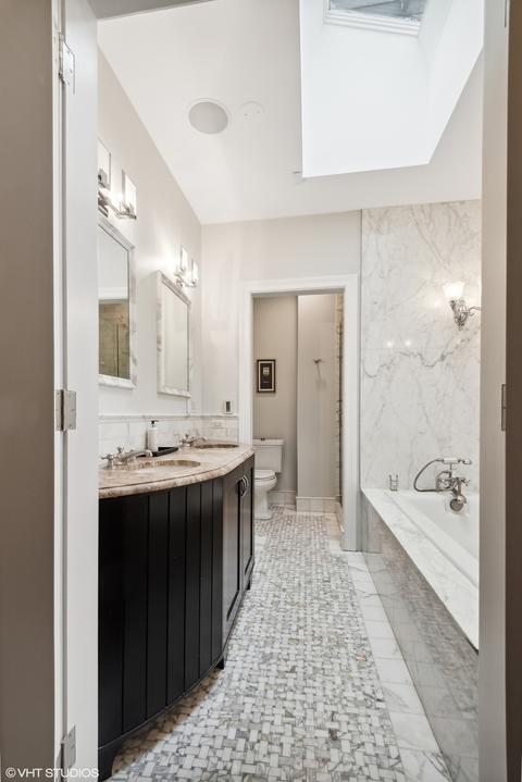 22 E Division St #2, Chicago, IL 60610 photo 24