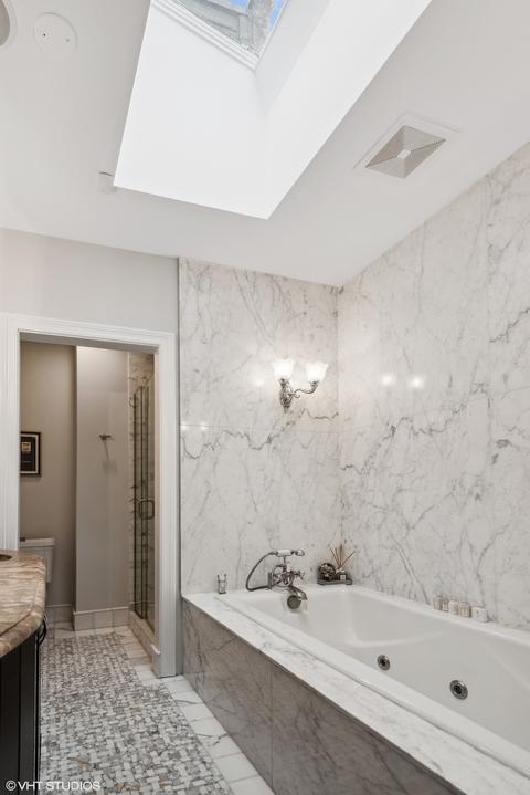 22 E Division St #2, Chicago, IL 60610 photo 27
