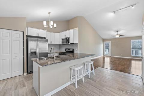 1013 Bentley Ln, Bartlett, IL 60103 photo 5