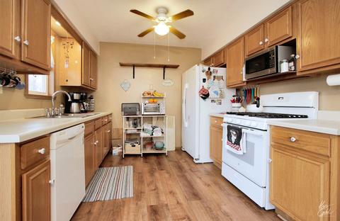 135 Shadowbrook Dr, Capron, IL 61012 photo 4
