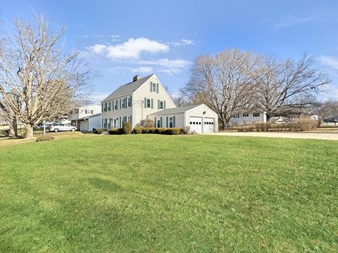 253 Park Crest Dr, Freeport, IL 61032 photo 2