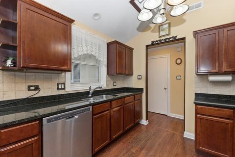 7545 Sholer Ave, Bridgeview, IL 60455 photo 3