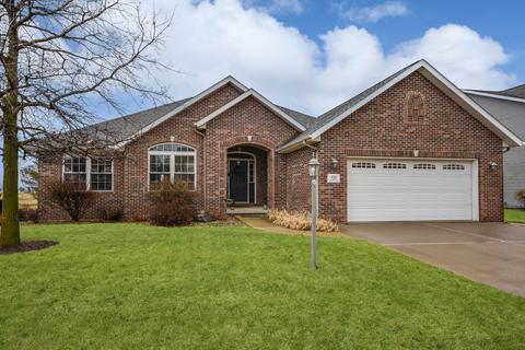 826 Stonebridge Dr, Metamora, IL 61548 photo 1