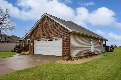 826 Stonebridge Dr, Metamora, IL 61548 photo 5