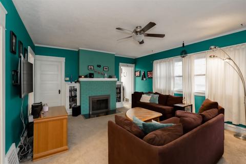 1017 E Jackson St, Bloomington, IL 61701 photo 4