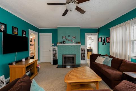 1017 E Jackson St, Bloomington, IL 61701 photo 5