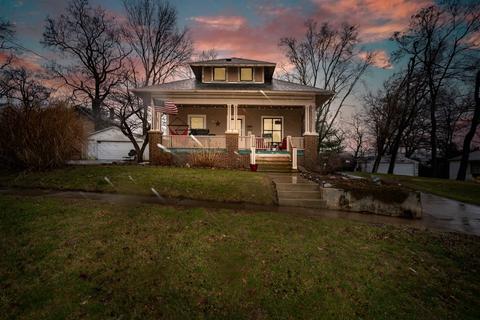 1017 E Jackson St, Bloomington, IL 61701