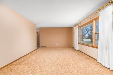 612 E 2nd St, Lockport, IL 60441 photo 3