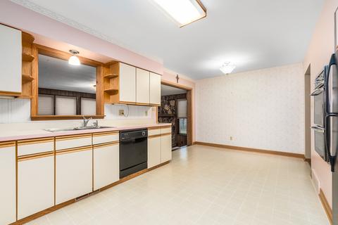 612 E 2nd St, Lockport, IL 60441 photo 9