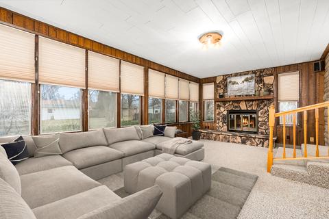 612 E 2nd St, Lockport, IL 60441 photo 4