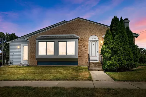 1636 Islandview Ct, Hoffman Estates, IL 60169
